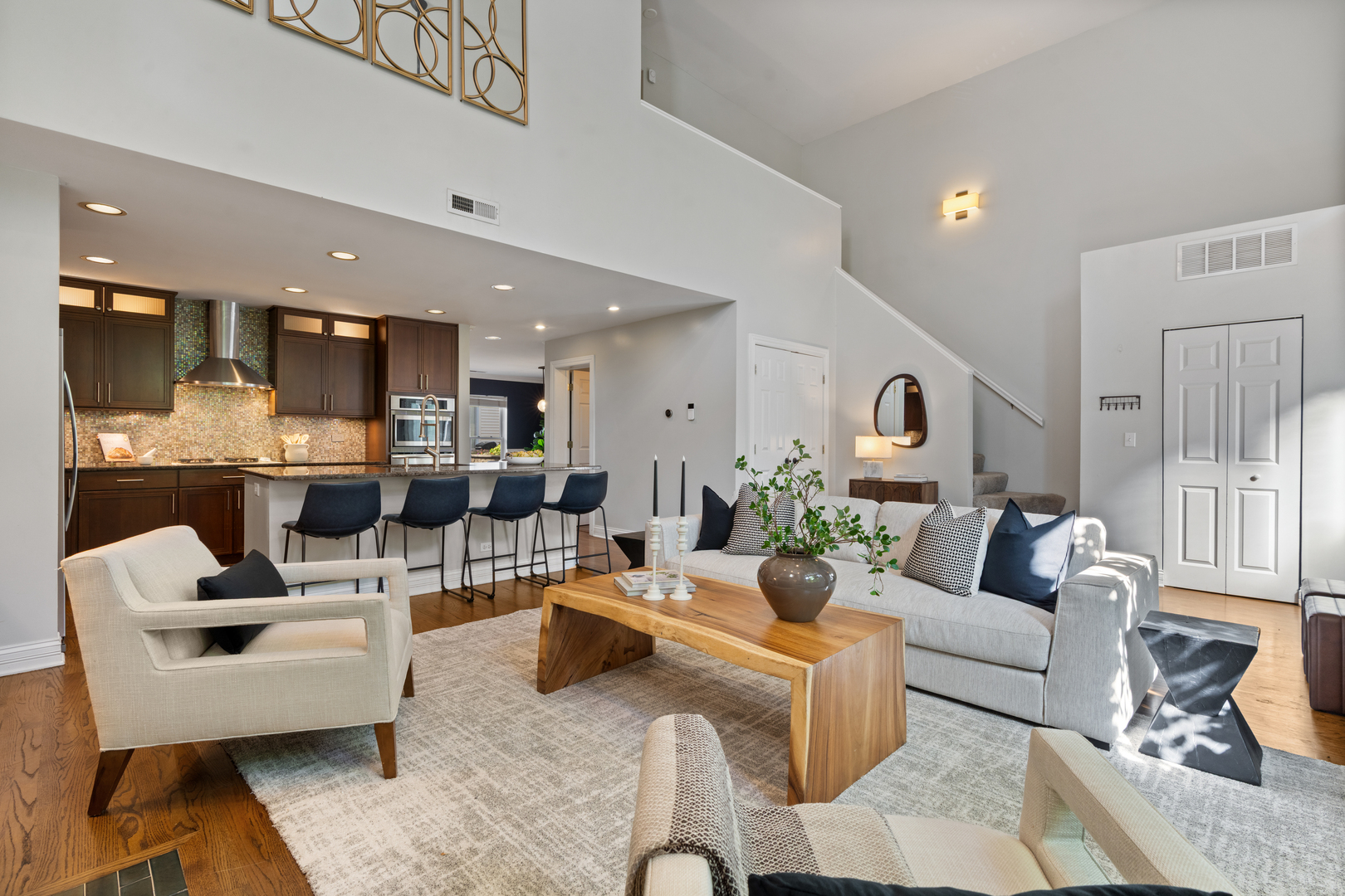 2843 N Lincoln Avenue Unit: 103