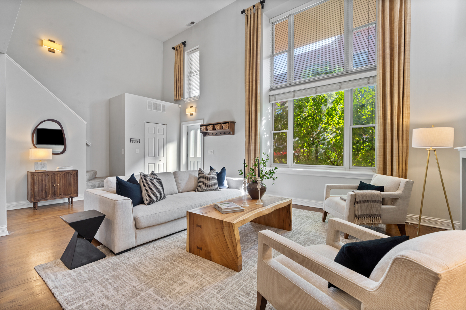 2843 N Lincoln Avenue Unit: 103