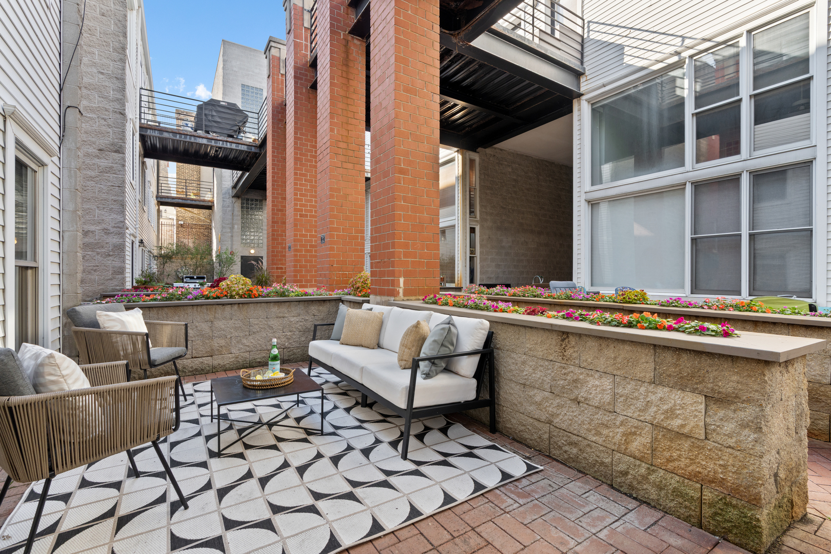 2843 N Lincoln Avenue Unit: 103