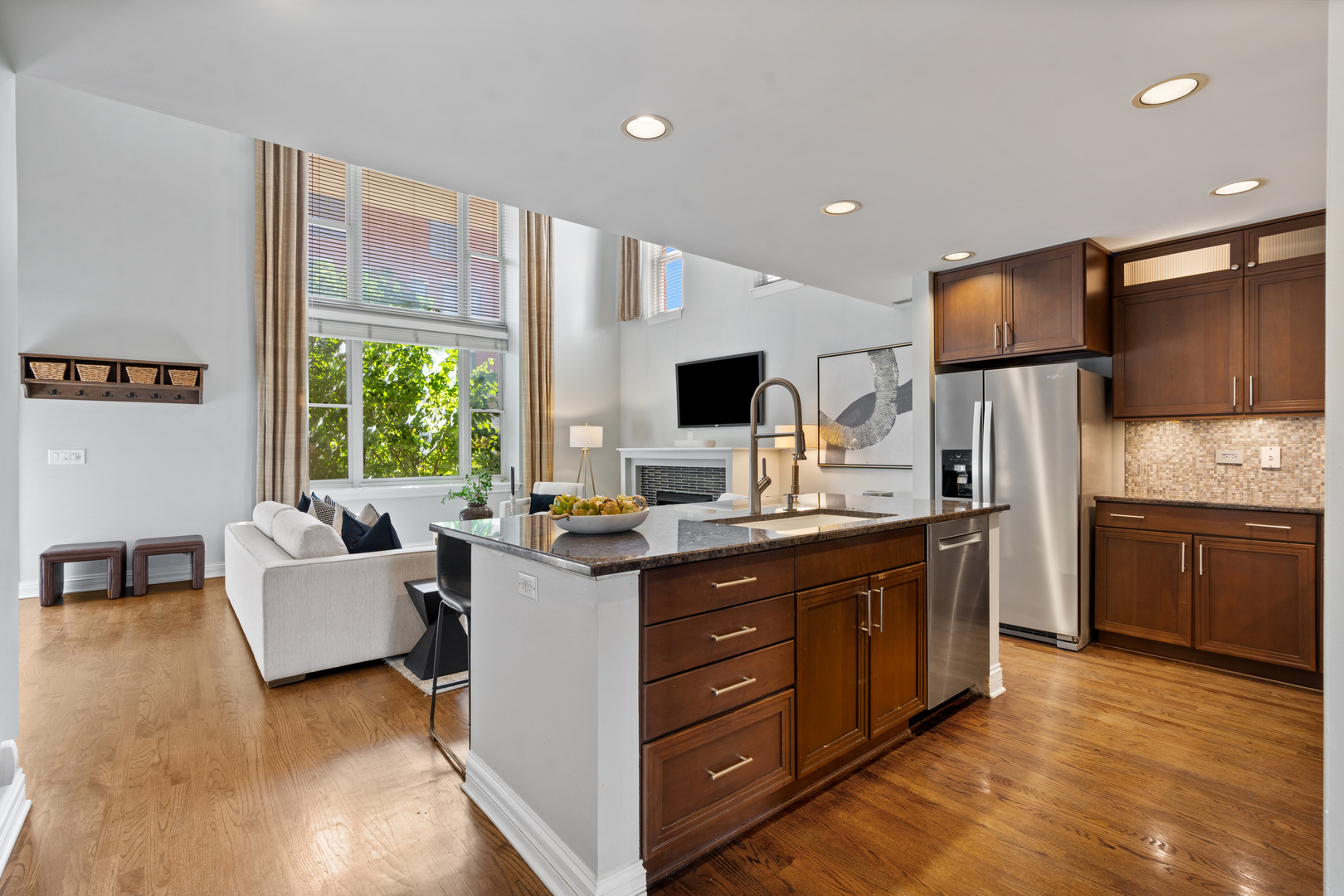 2843 N Lincoln Avenue Unit: 103