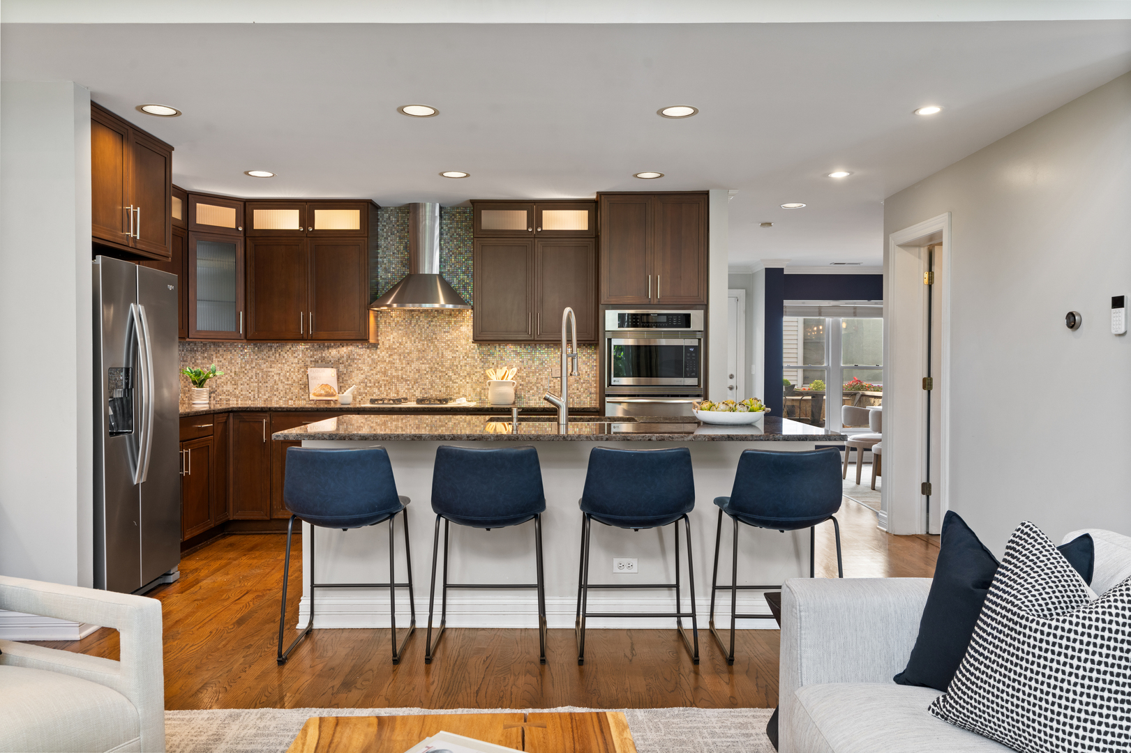 2843 N Lincoln Avenue Unit: 103
