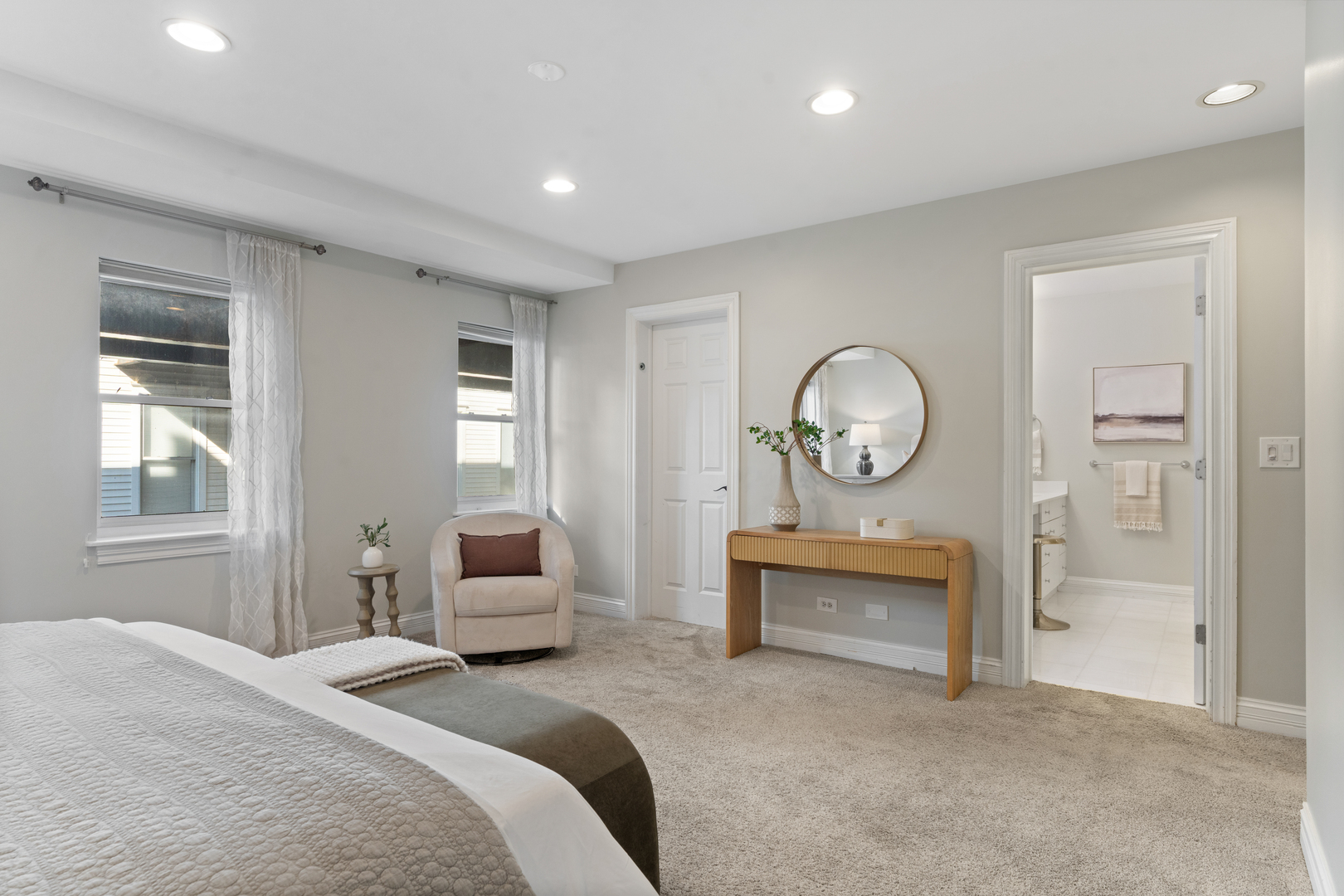 2843 N Lincoln Avenue Unit: 103