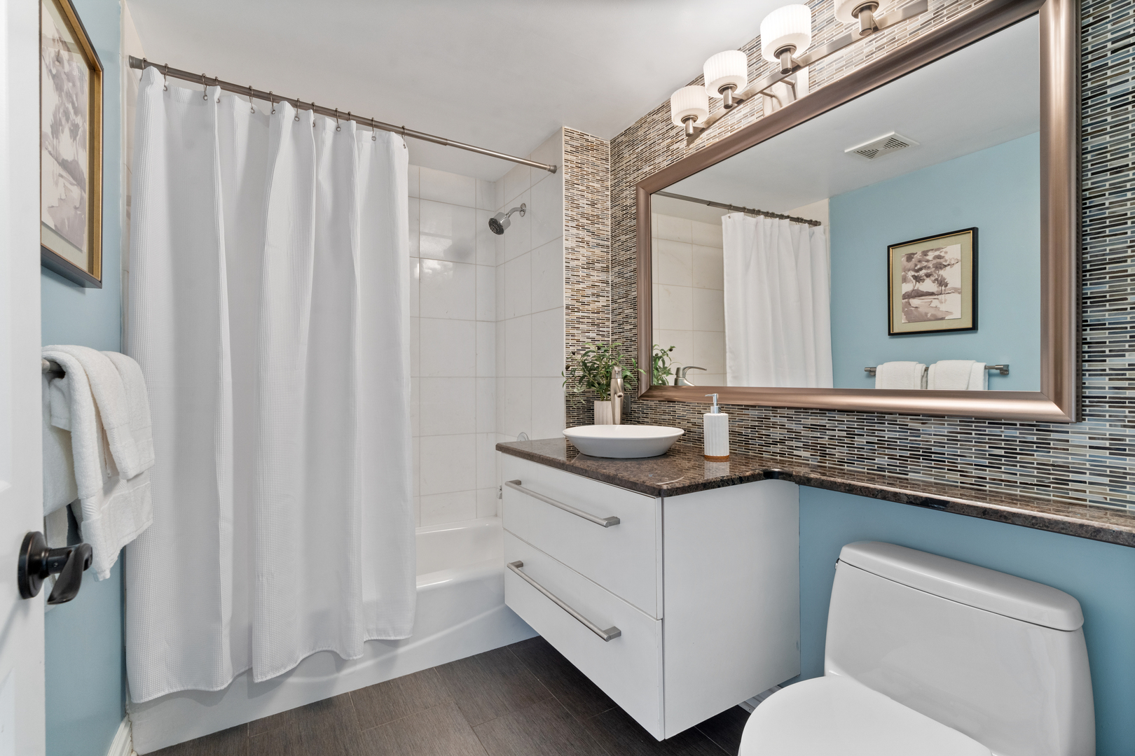 2843 N Lincoln Avenue Unit: 103