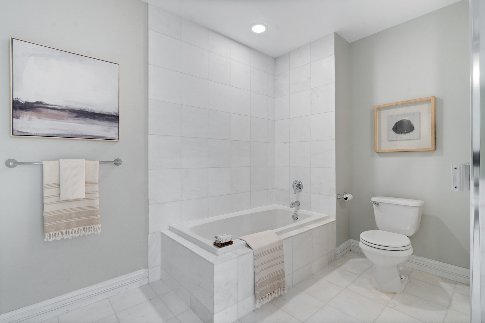 2843 N Lincoln Avenue Unit: 103