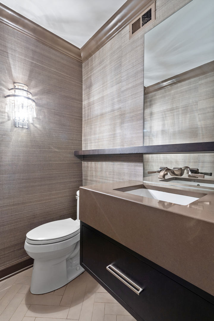 1410 N State Street Unit: 15A