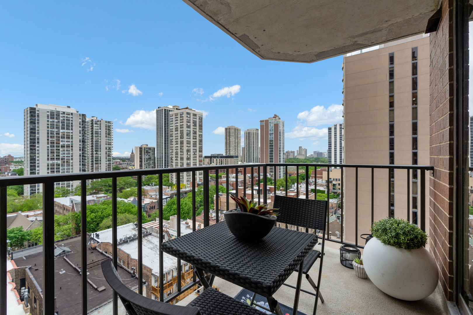 1410 N State Street Unit: 15A