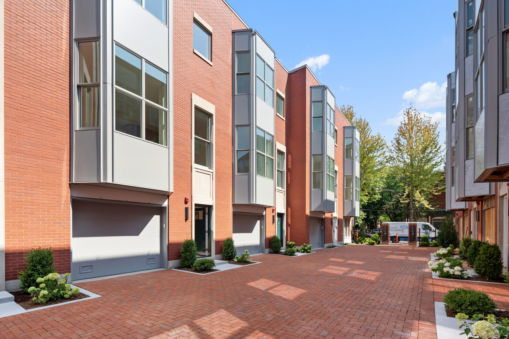2333 N Cambridge Avenue Unit: B