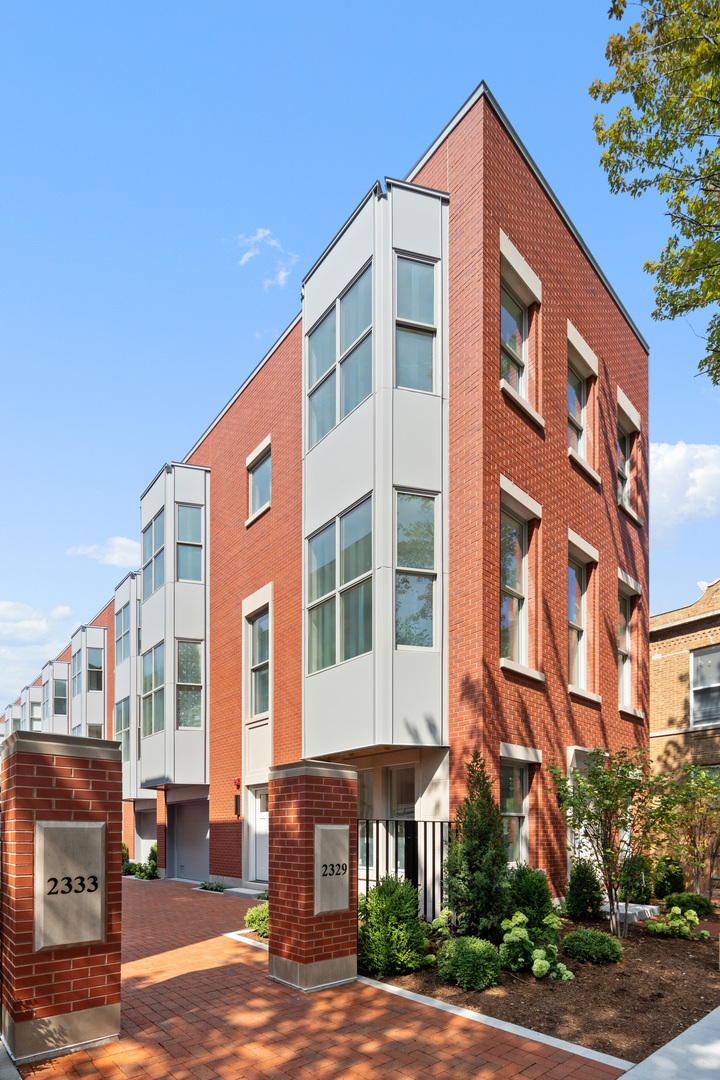 2333 N Cambridge Avenue Unit: B