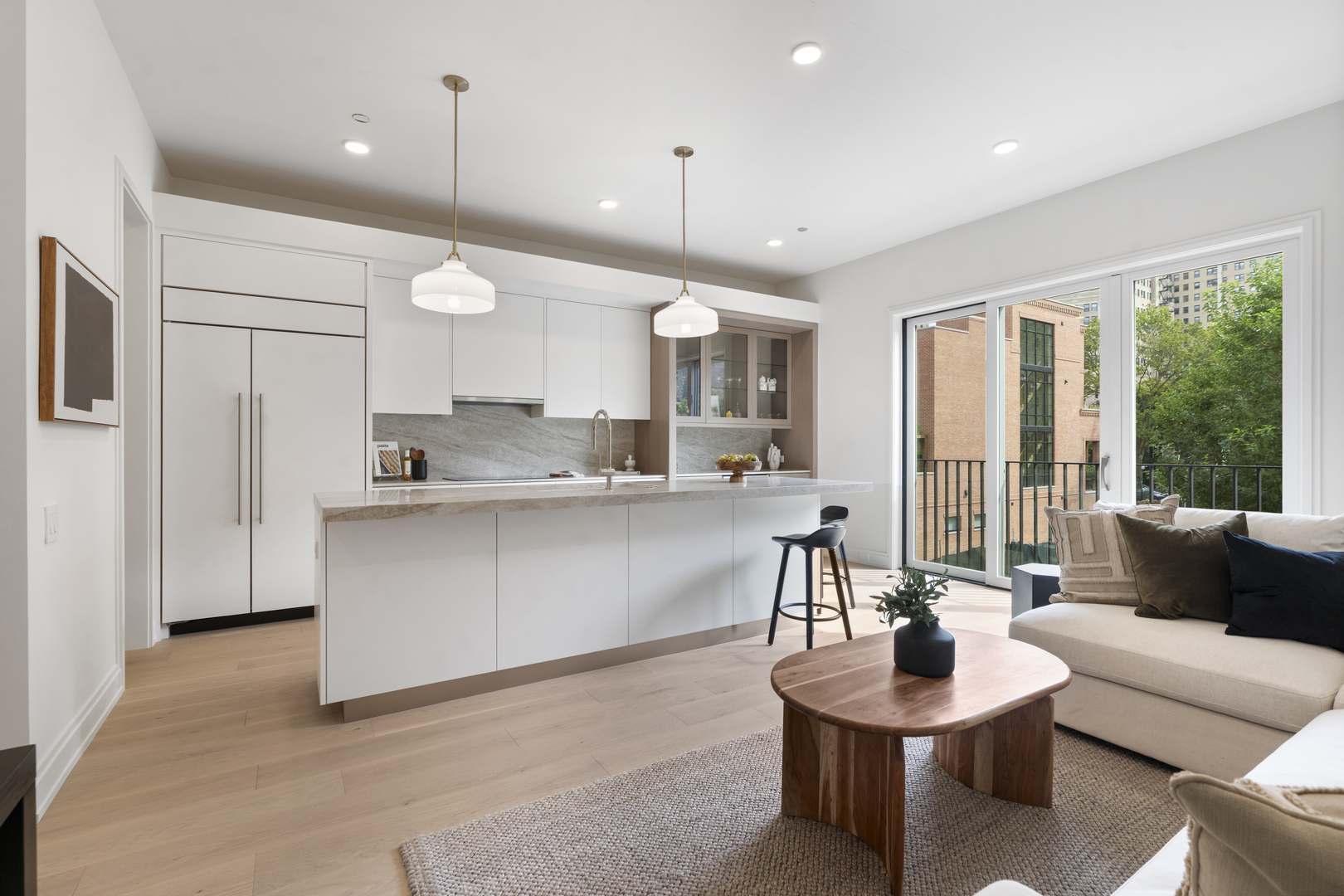 2333 N Cambridge Avenue Unit: F