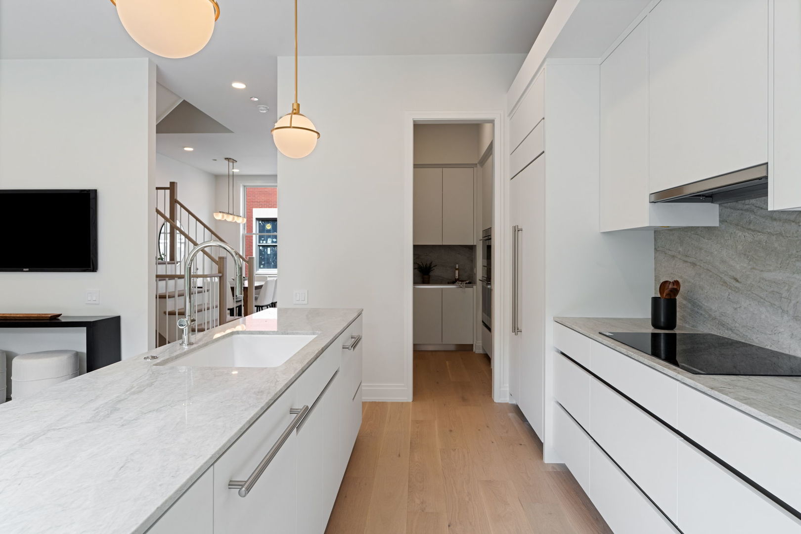 2333 N Cambridge Avenue Unit: F