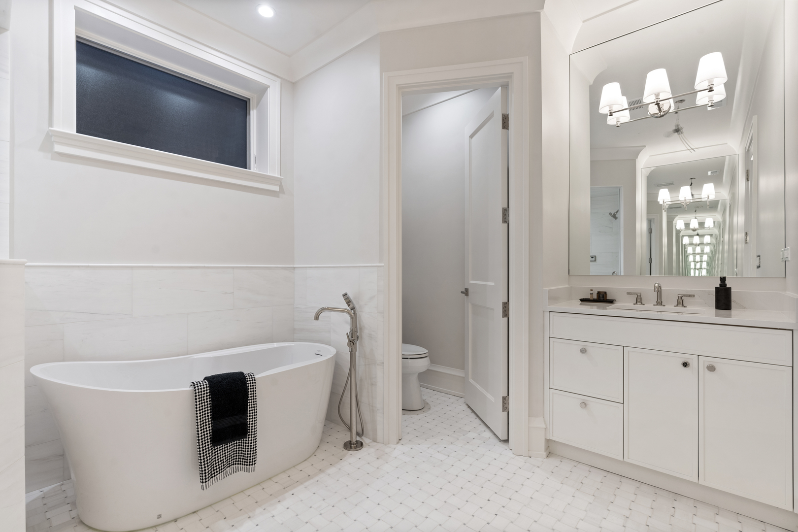 1942 N Orchard Street Unit: 1N
