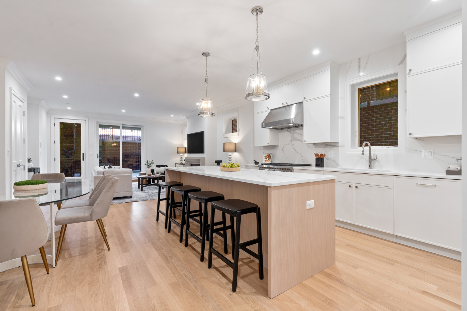 1942 N Orchard Street Unit: 1N