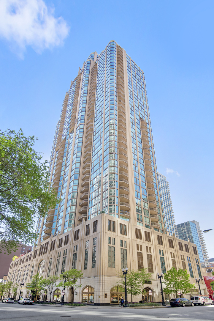 21 E Huron Street Unit: 1706