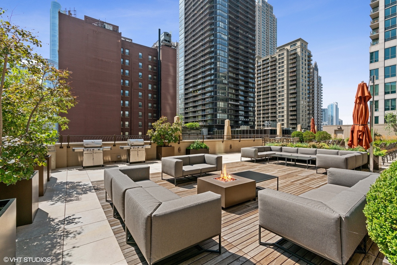 21 E Huron Street Unit: 1706