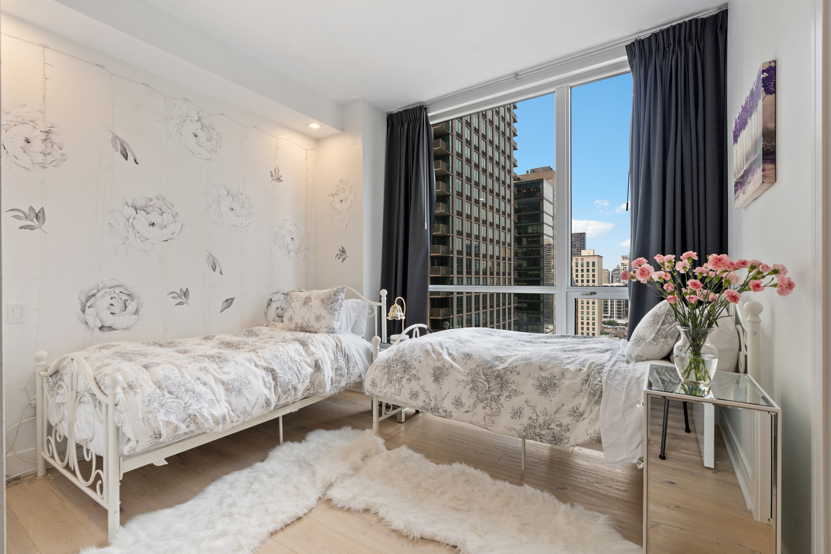 21 E Huron Street Unit: 1706
