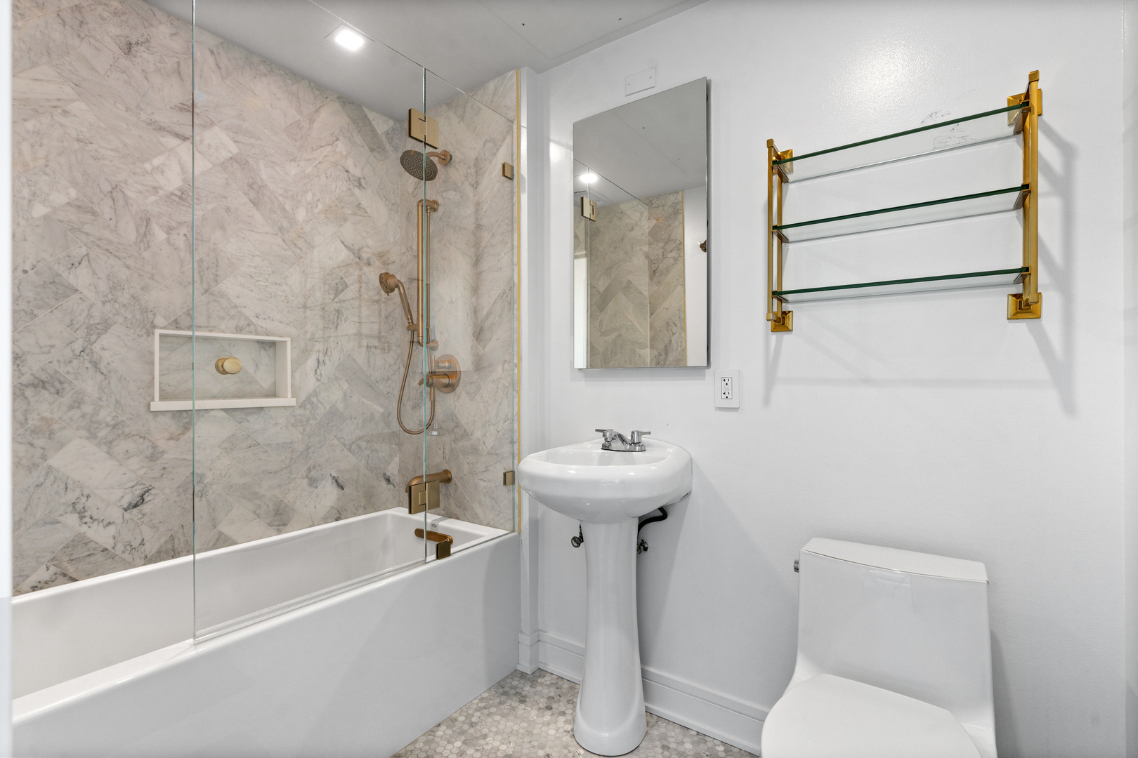 21 E Huron Street Unit: 1706