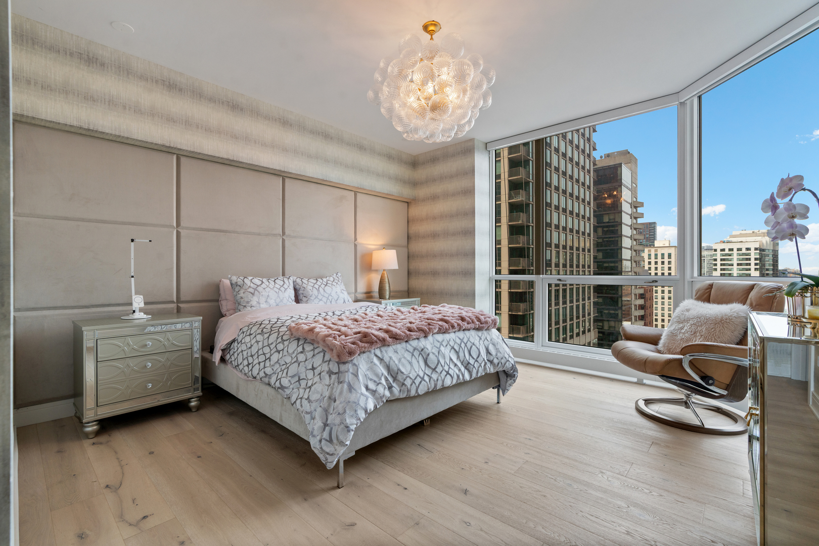 21 E Huron Street Unit: 1706