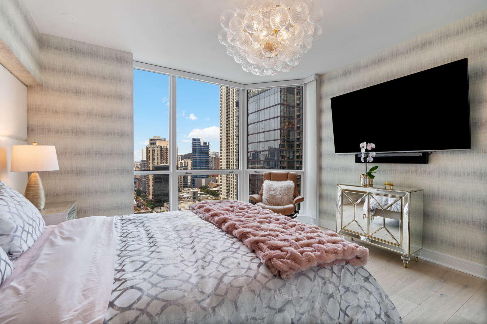 21 E Huron Street Unit: 1706