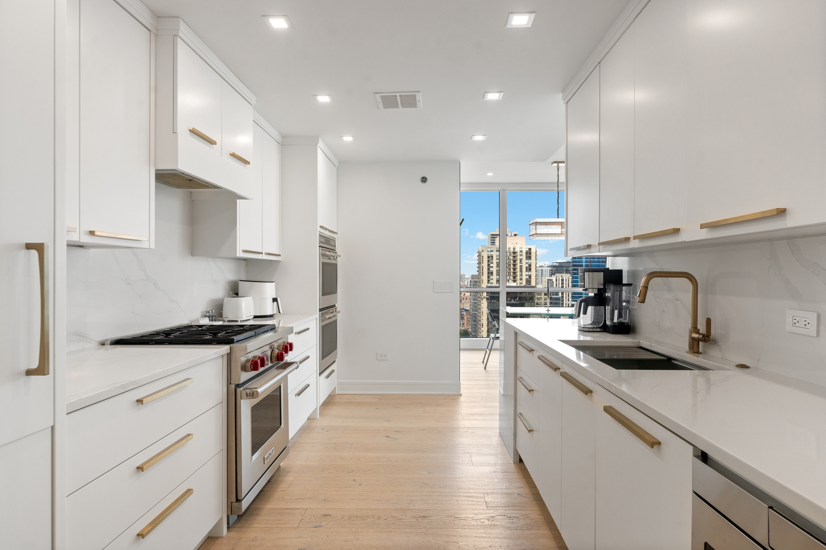 21 E Huron Street Unit: 1706