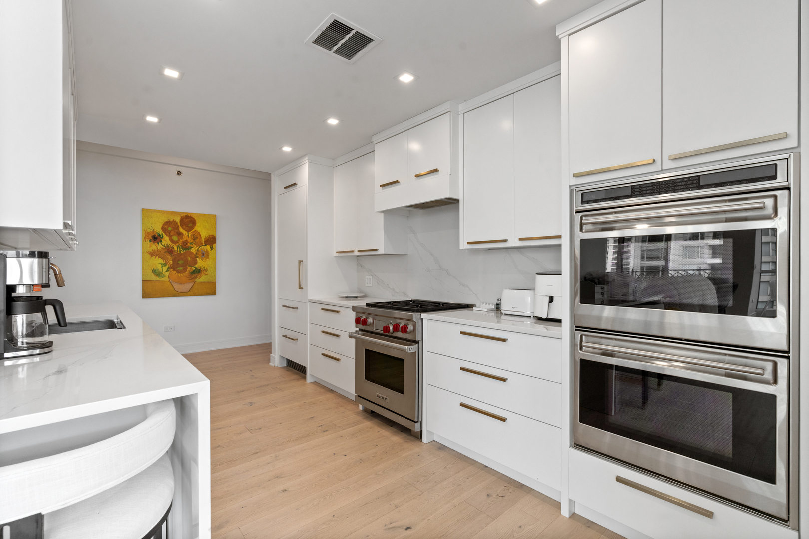 21 E Huron Street Unit: 1706