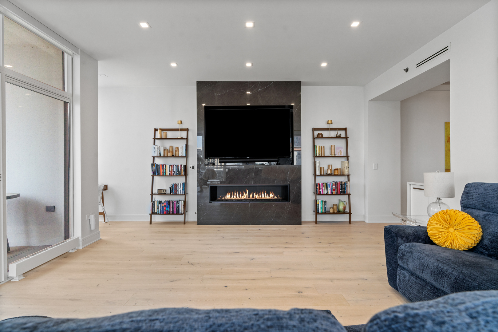 21 E Huron Street Unit: 1706