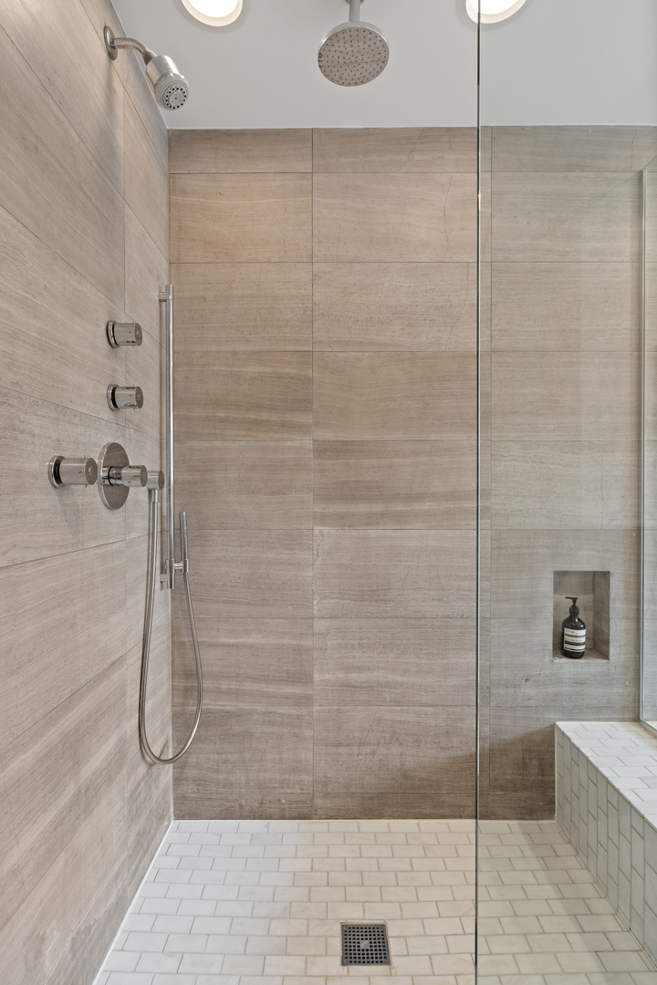 3030 N Lake Shore Drive Unit: 202