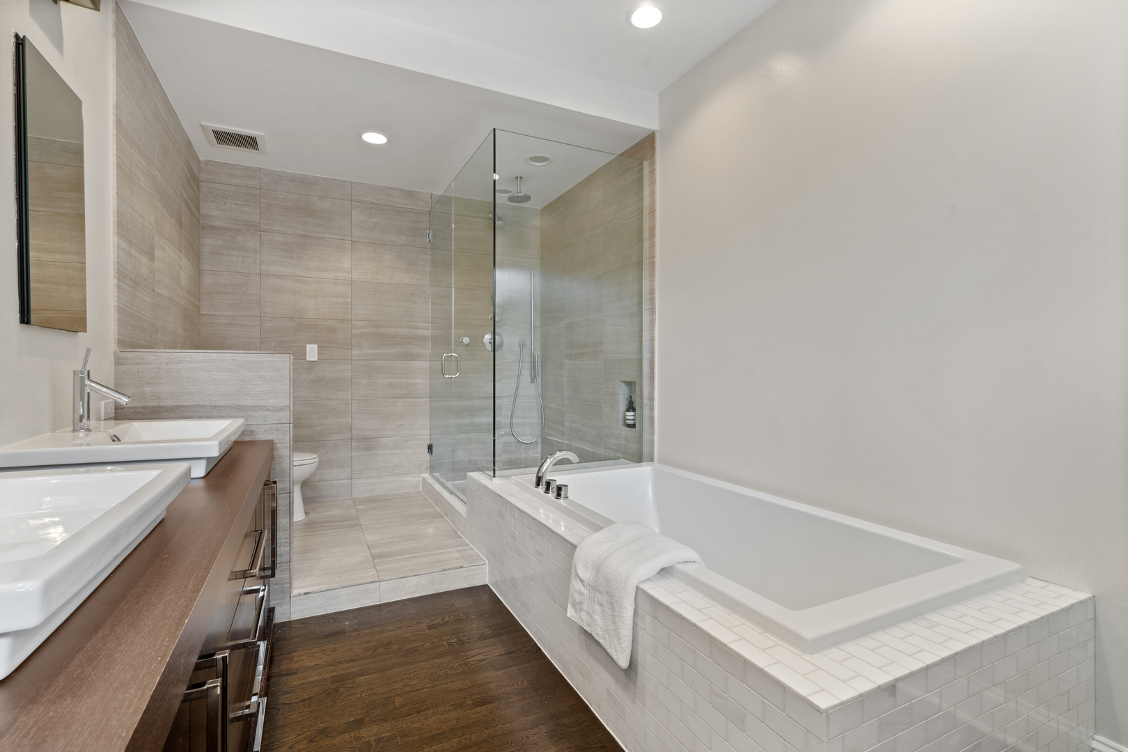 3030 N Lake Shore Drive Unit: 202