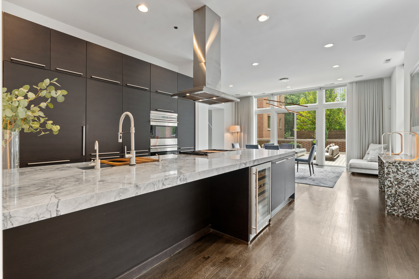 3030 N Lake Shore Drive Unit: 202