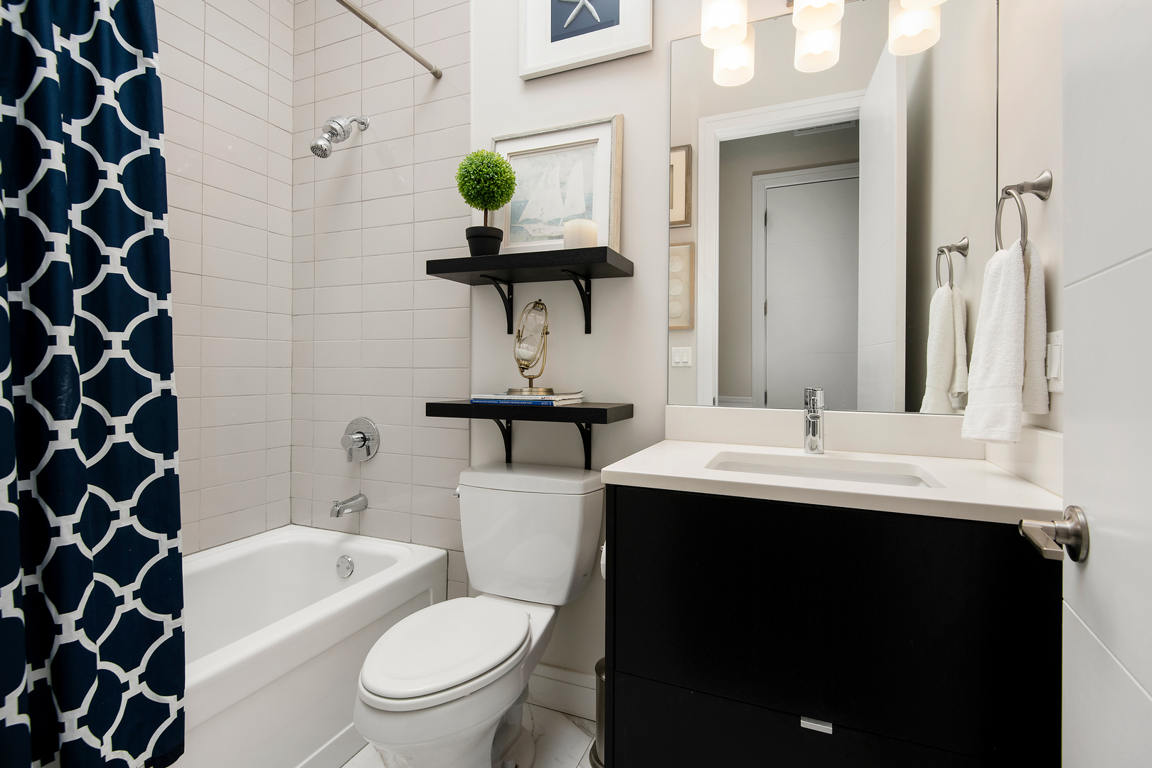 2147 N Southport Avenue Unit: 3