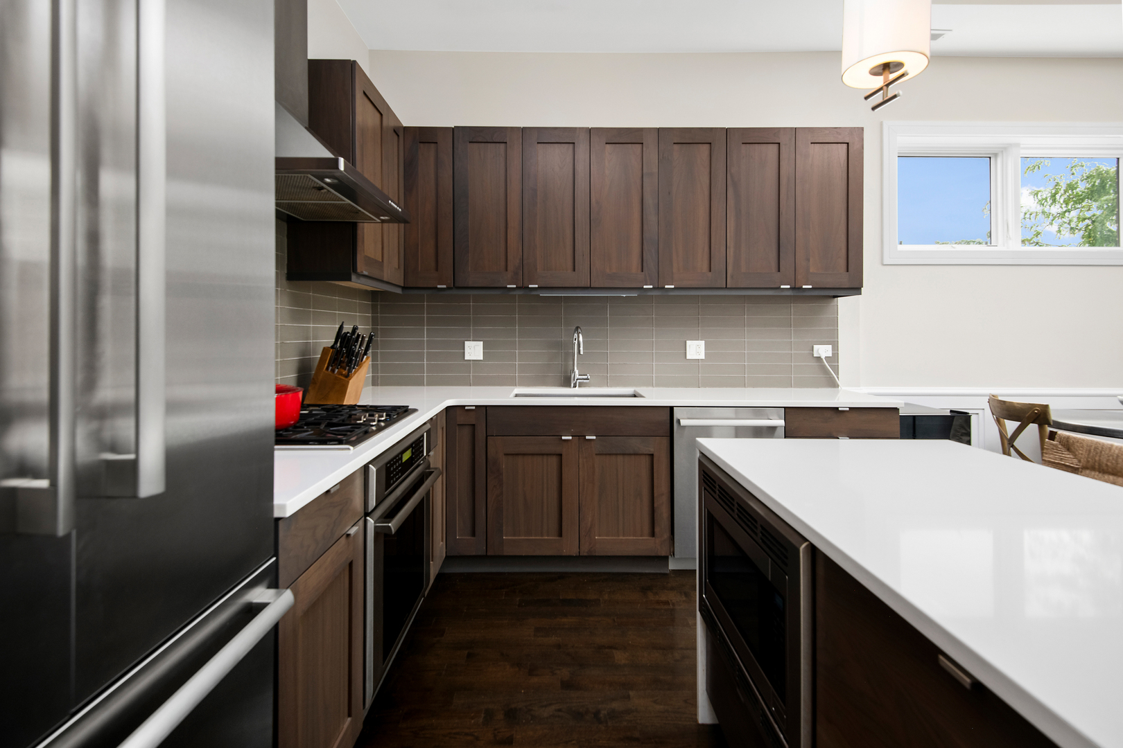 2147 N Southport Avenue Unit: 3