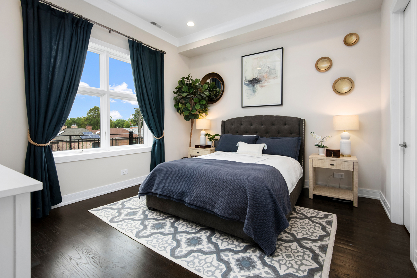 2147 N Southport Avenue Unit: 3