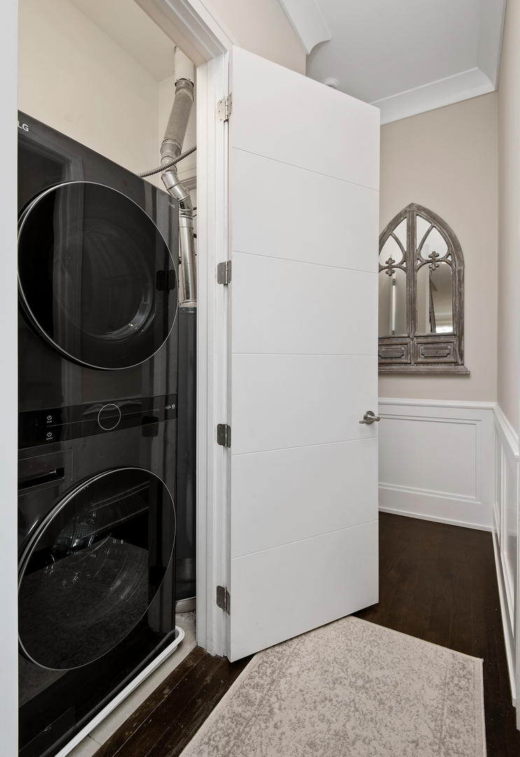 2147 N Southport Avenue Unit: 3
