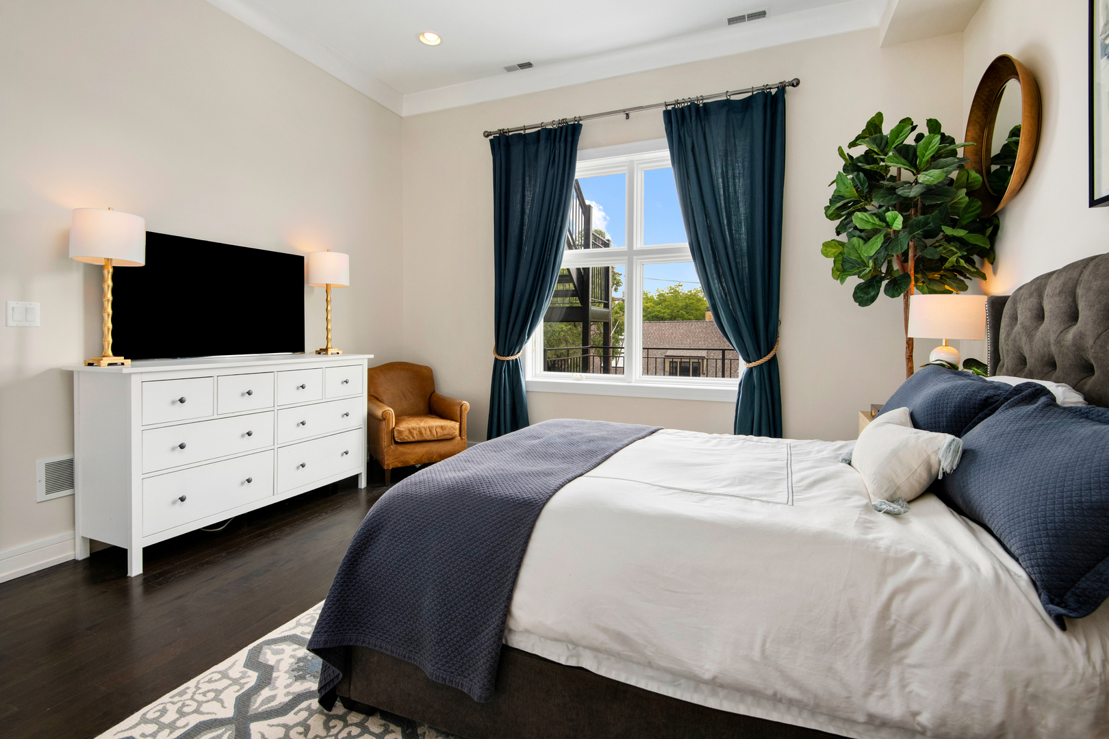 2147 N Southport Avenue Unit: 3