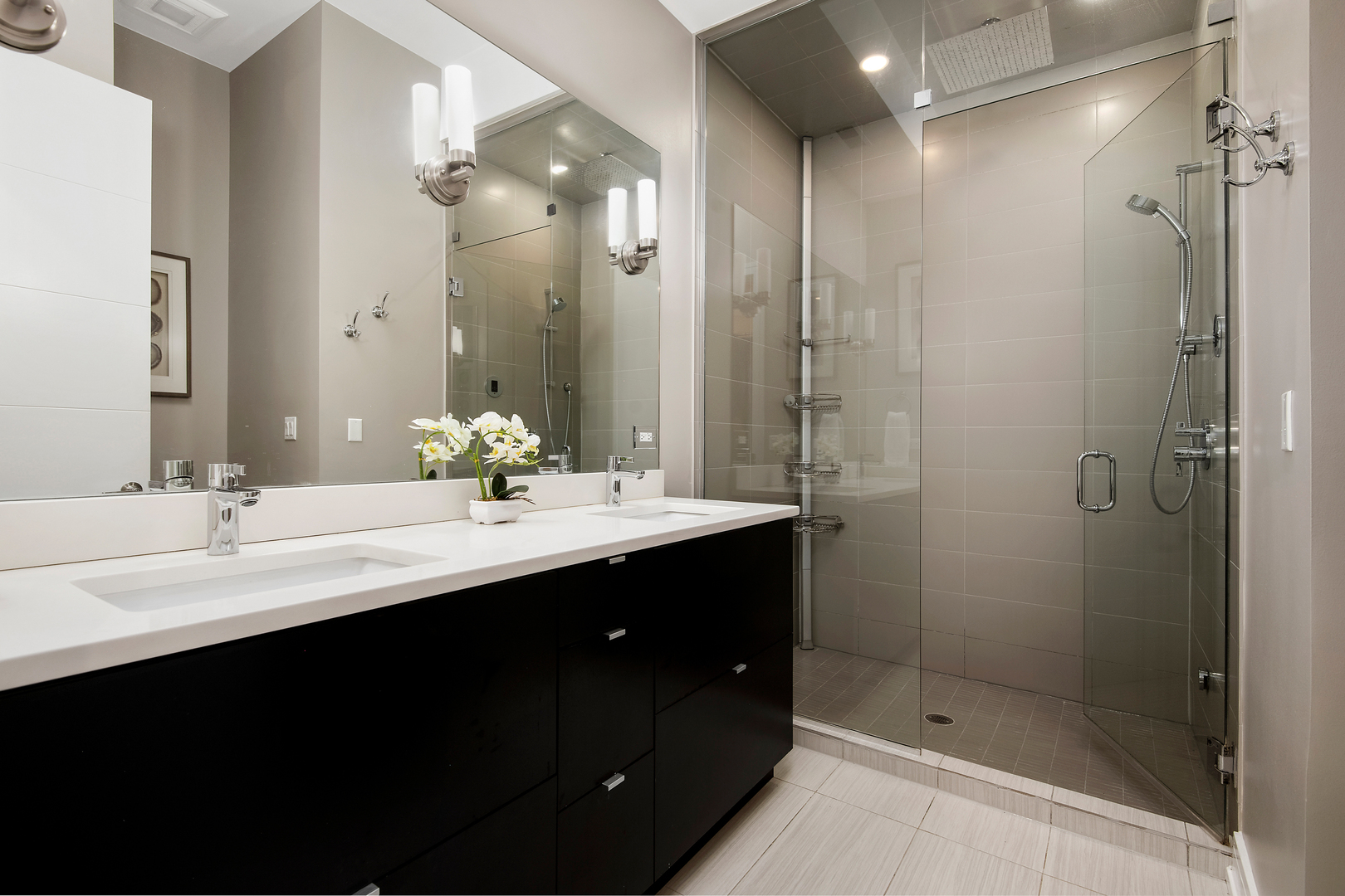 2147 N Southport Avenue Unit: 3
