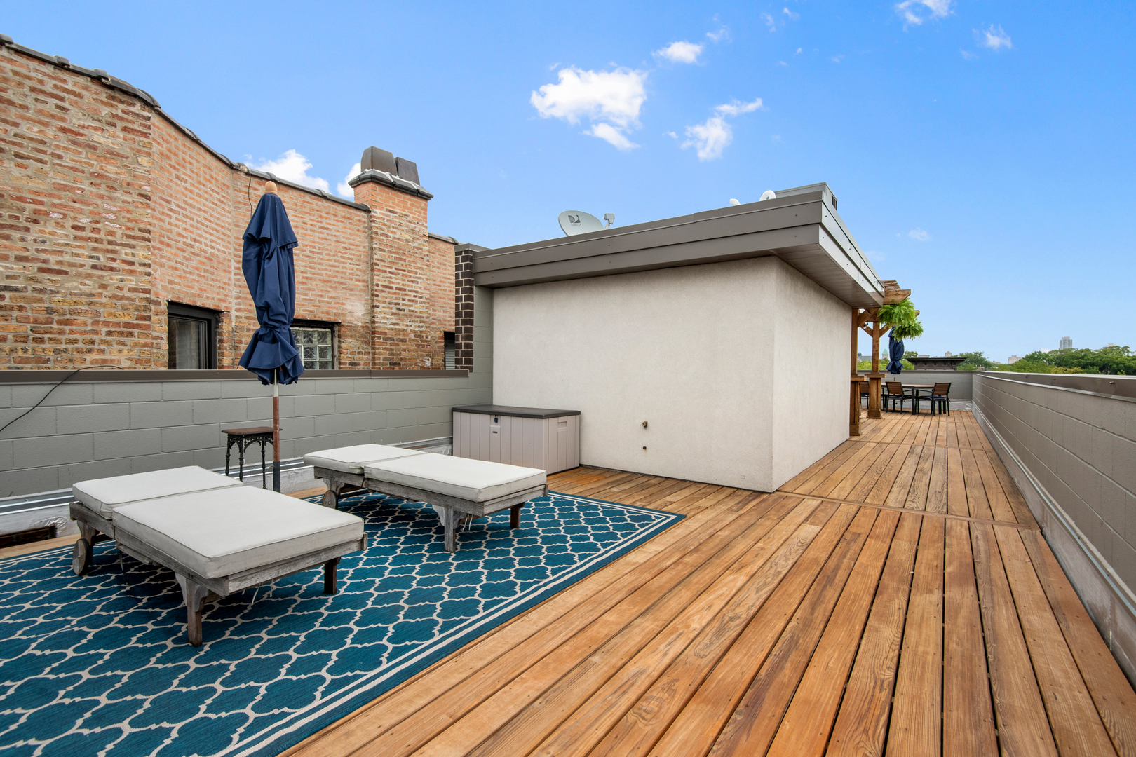 2147 N Southport Avenue Unit: 3