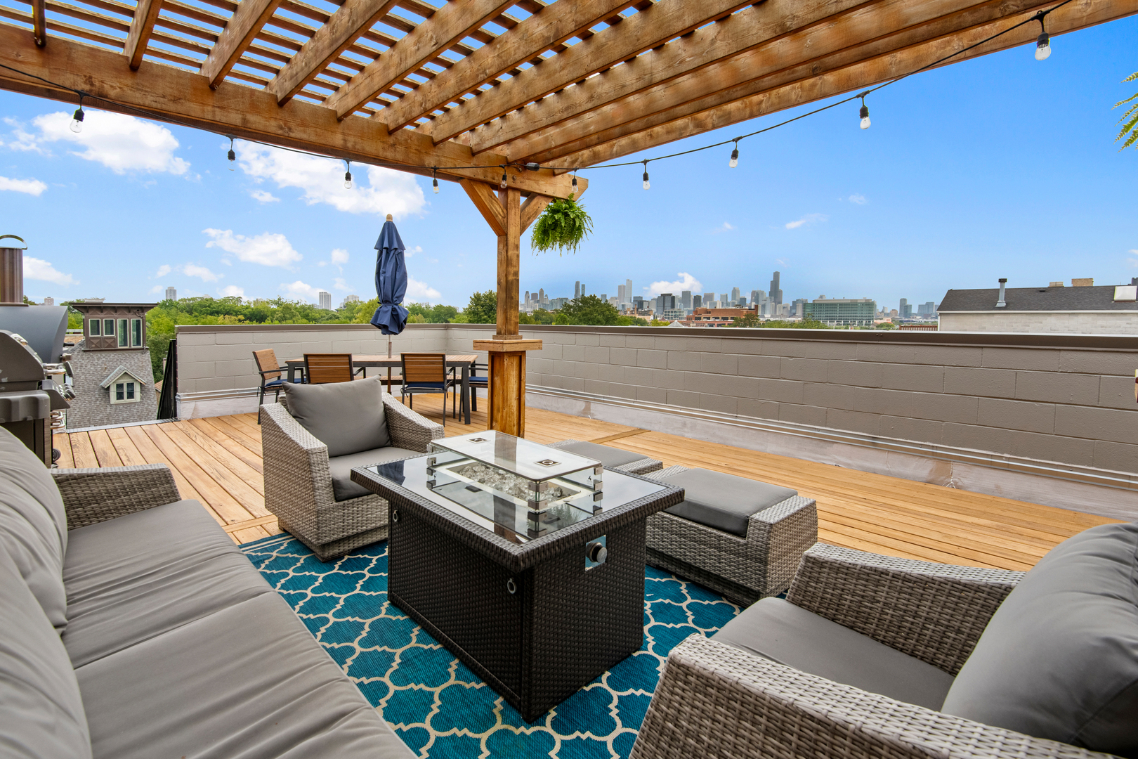 2147 N Southport Avenue Unit: 3