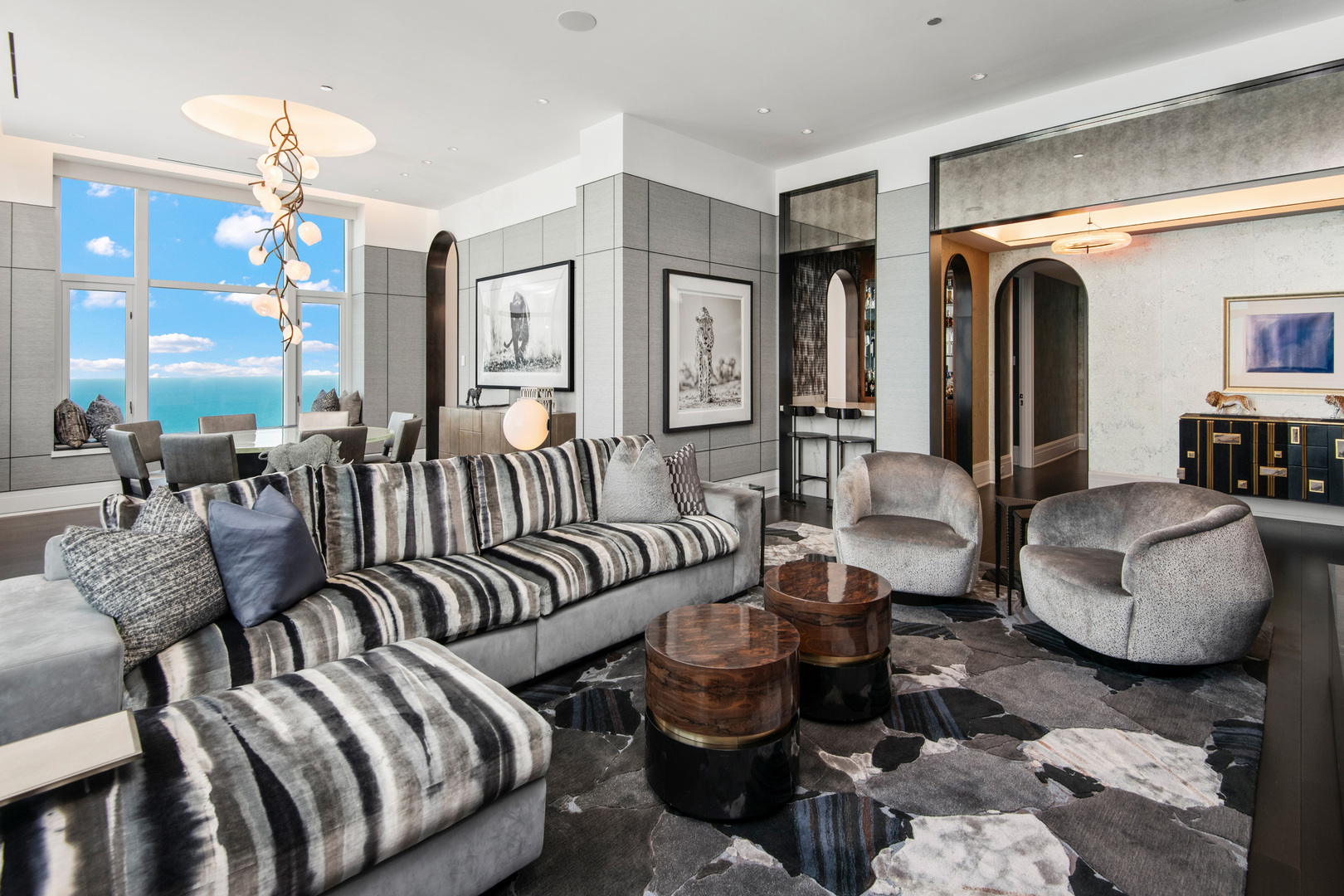 132 E Delaware Place Unit: 6206