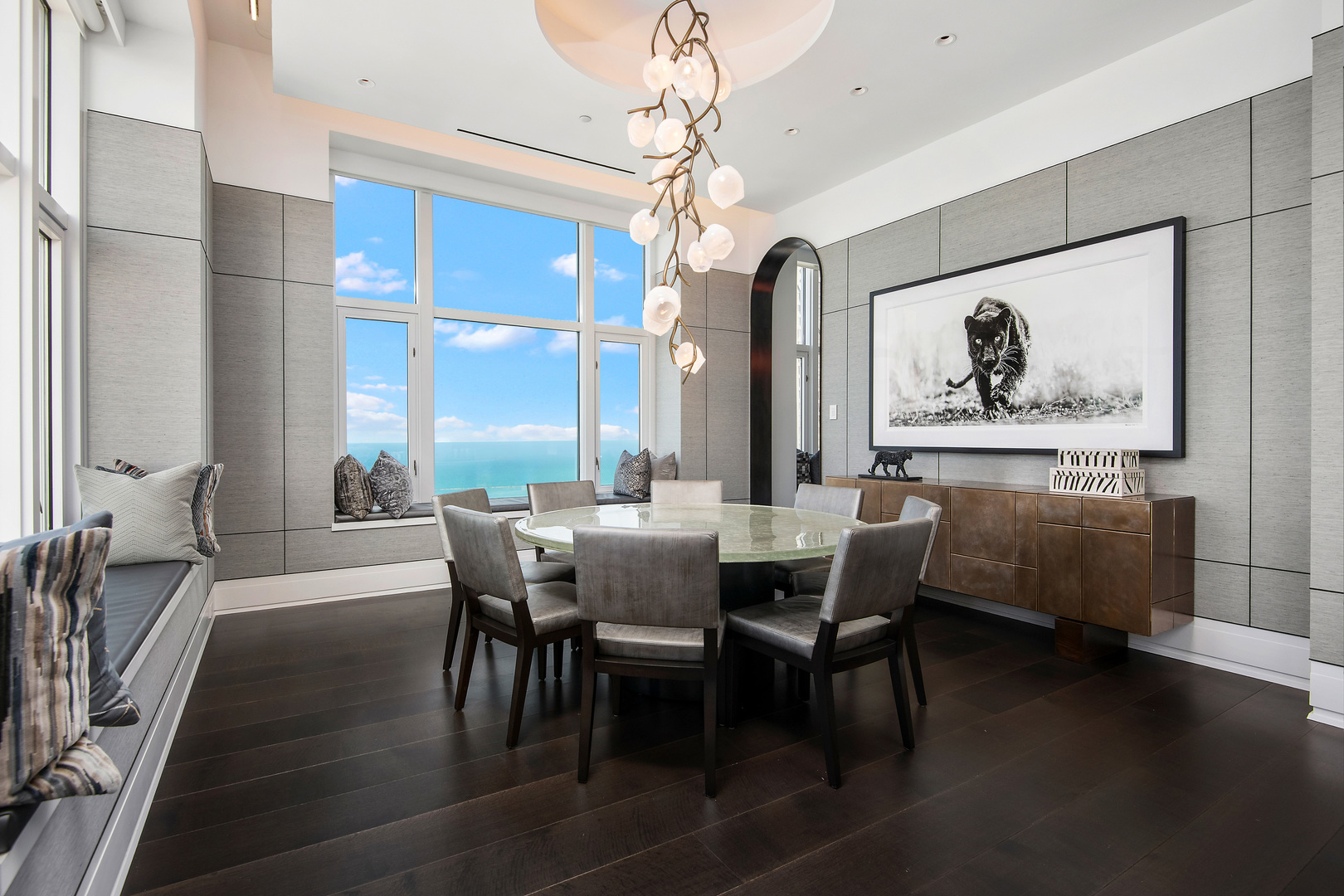 132 E Delaware Place Unit: 6206