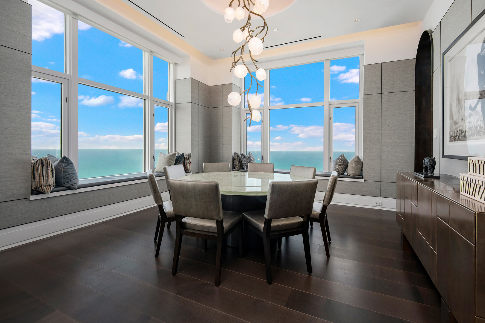 132 E Delaware Place Unit: 6206