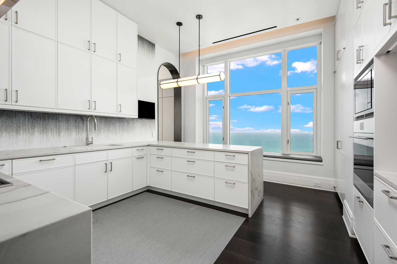 132 E Delaware Place Unit: 6206