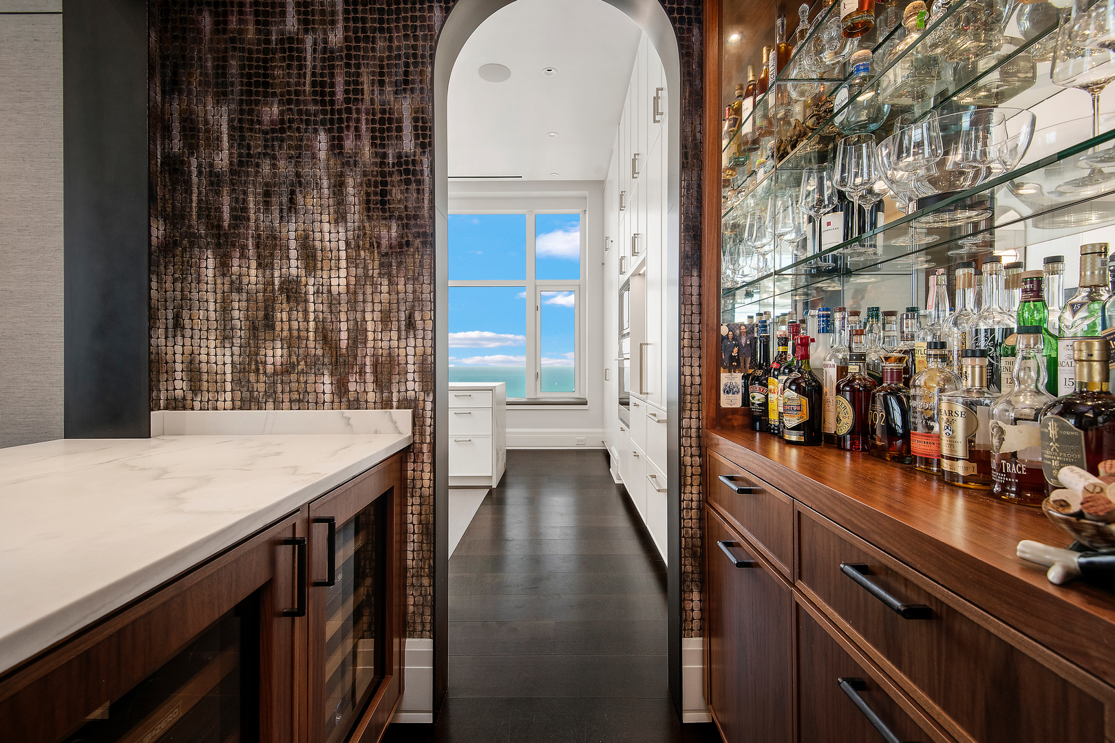 132 E Delaware Place Unit: 6206