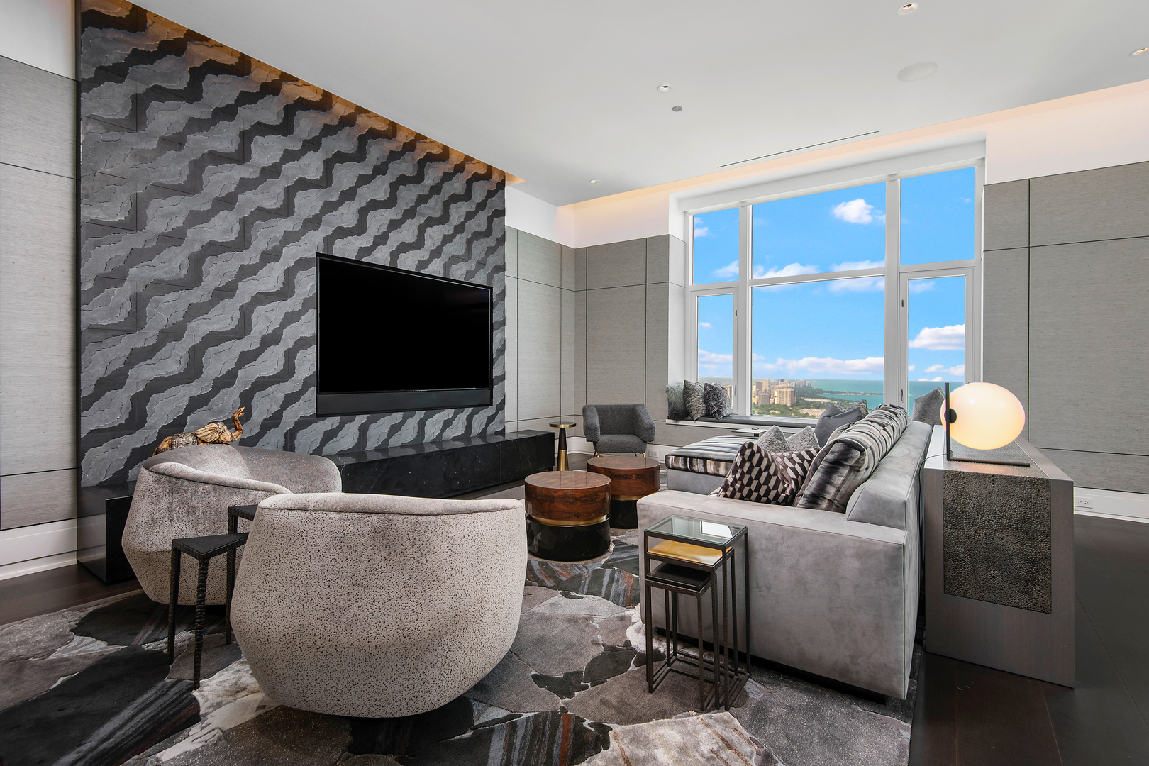 132 E Delaware Place Unit: 6206
