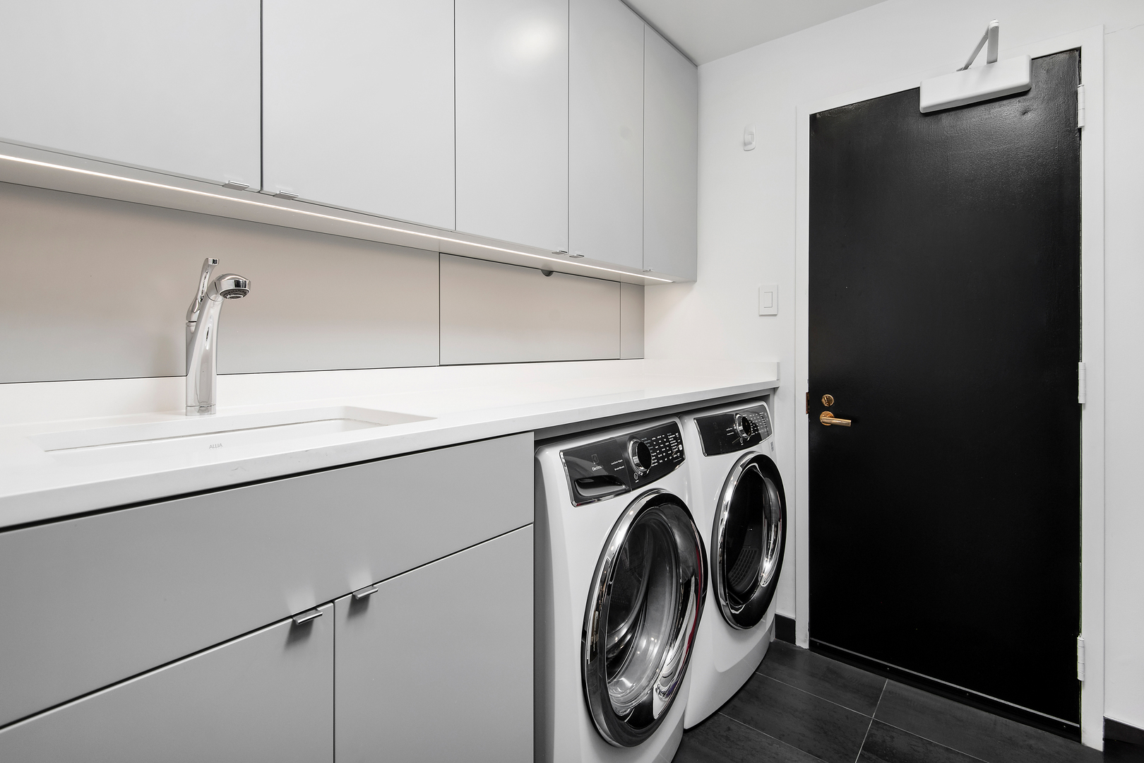 132 E Delaware Place Unit: 6206