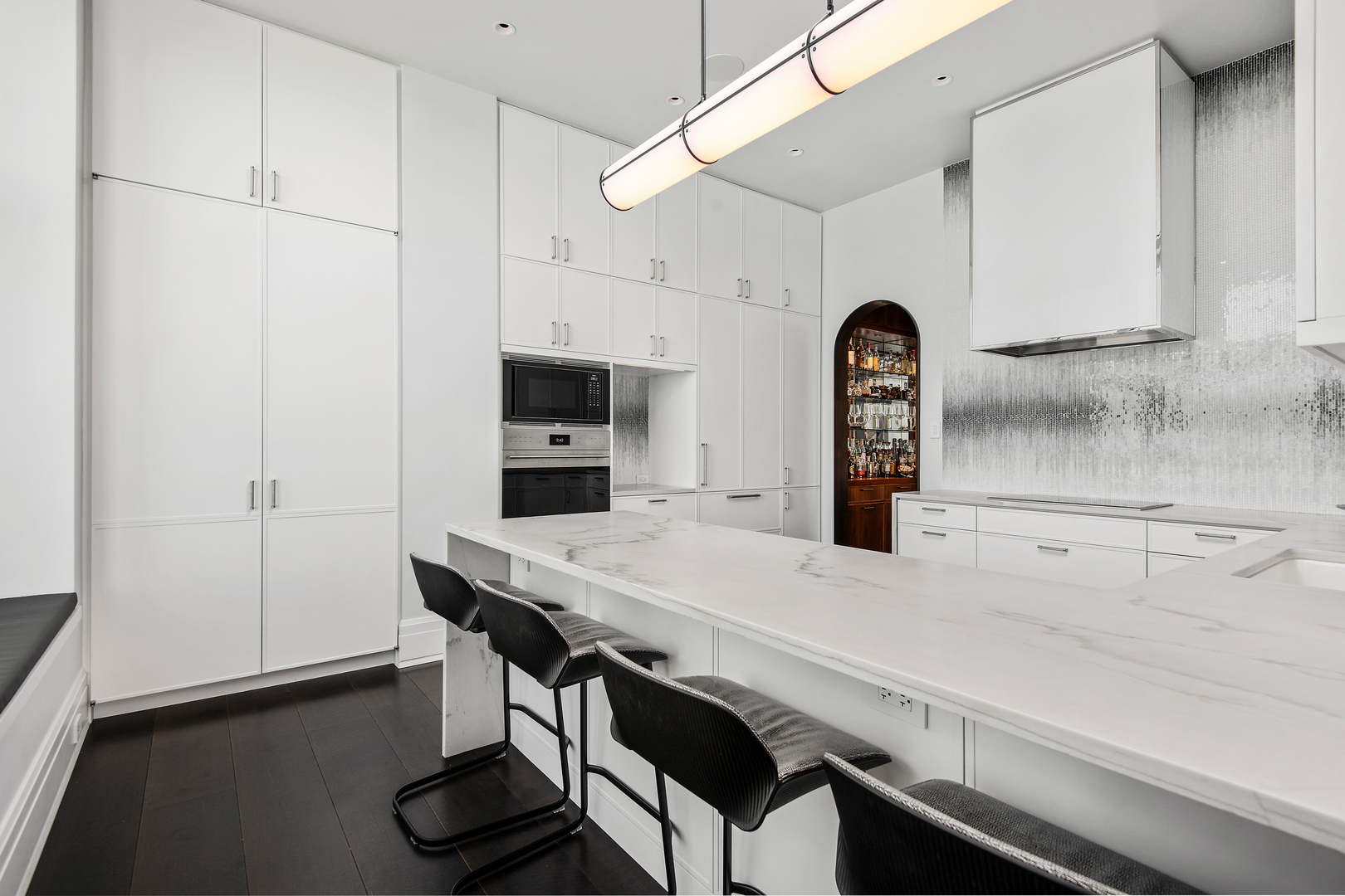 132 E Delaware Place Unit: 6206