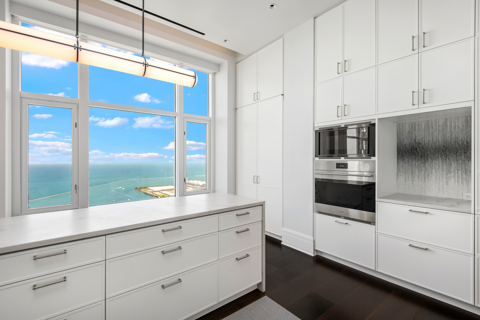 132 E Delaware Place Unit: 6206