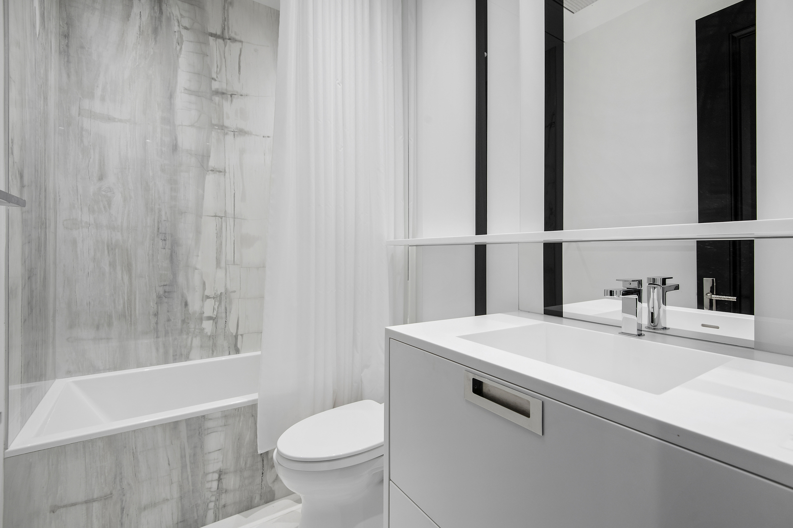 132 E Delaware Place Unit: 6206