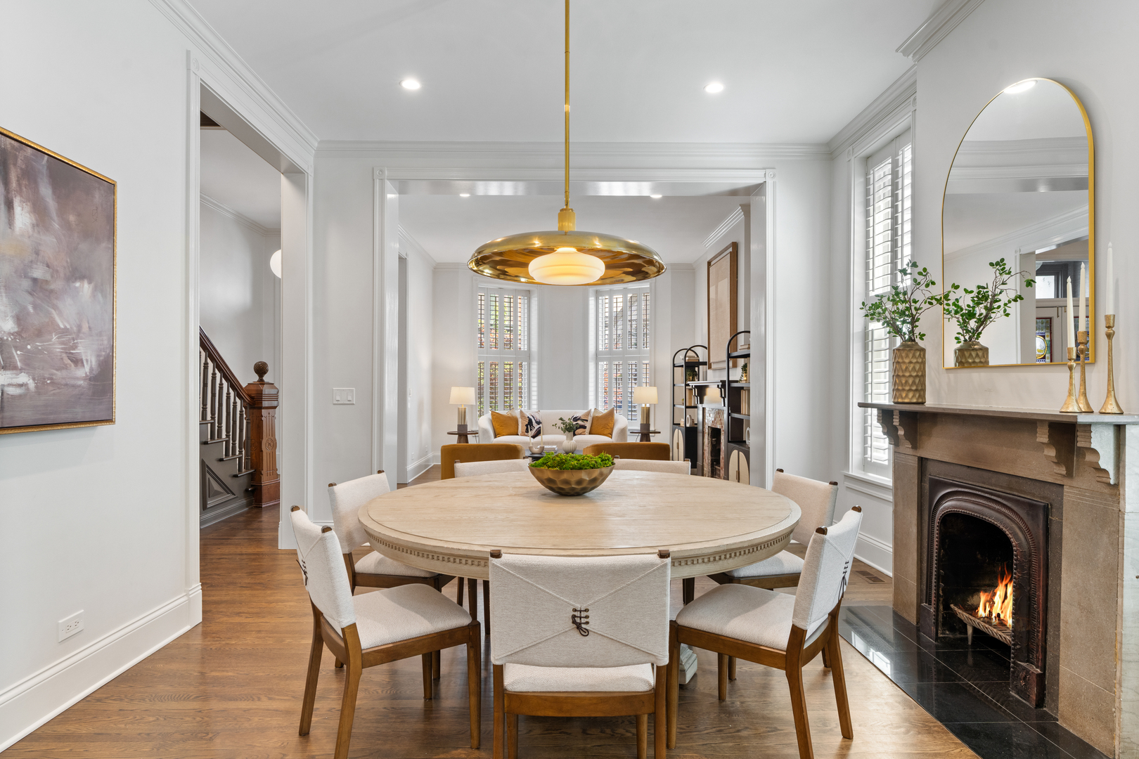 119 W Delaware Place