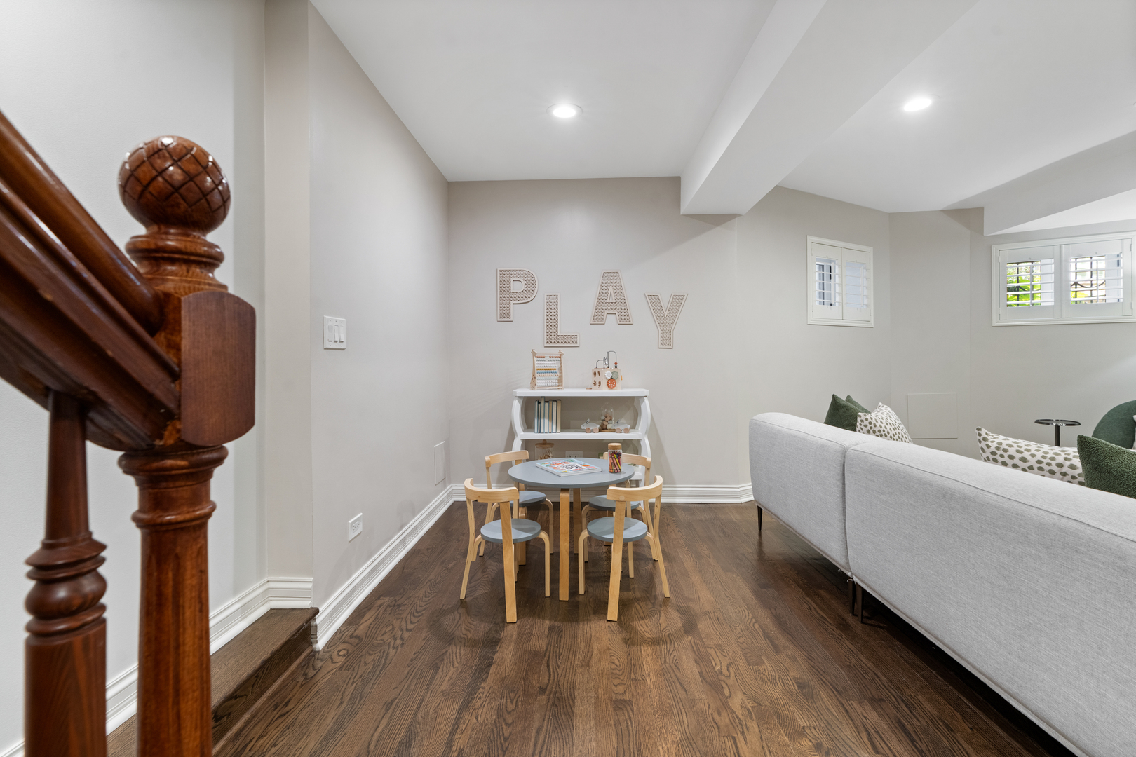 119 W Delaware Place
