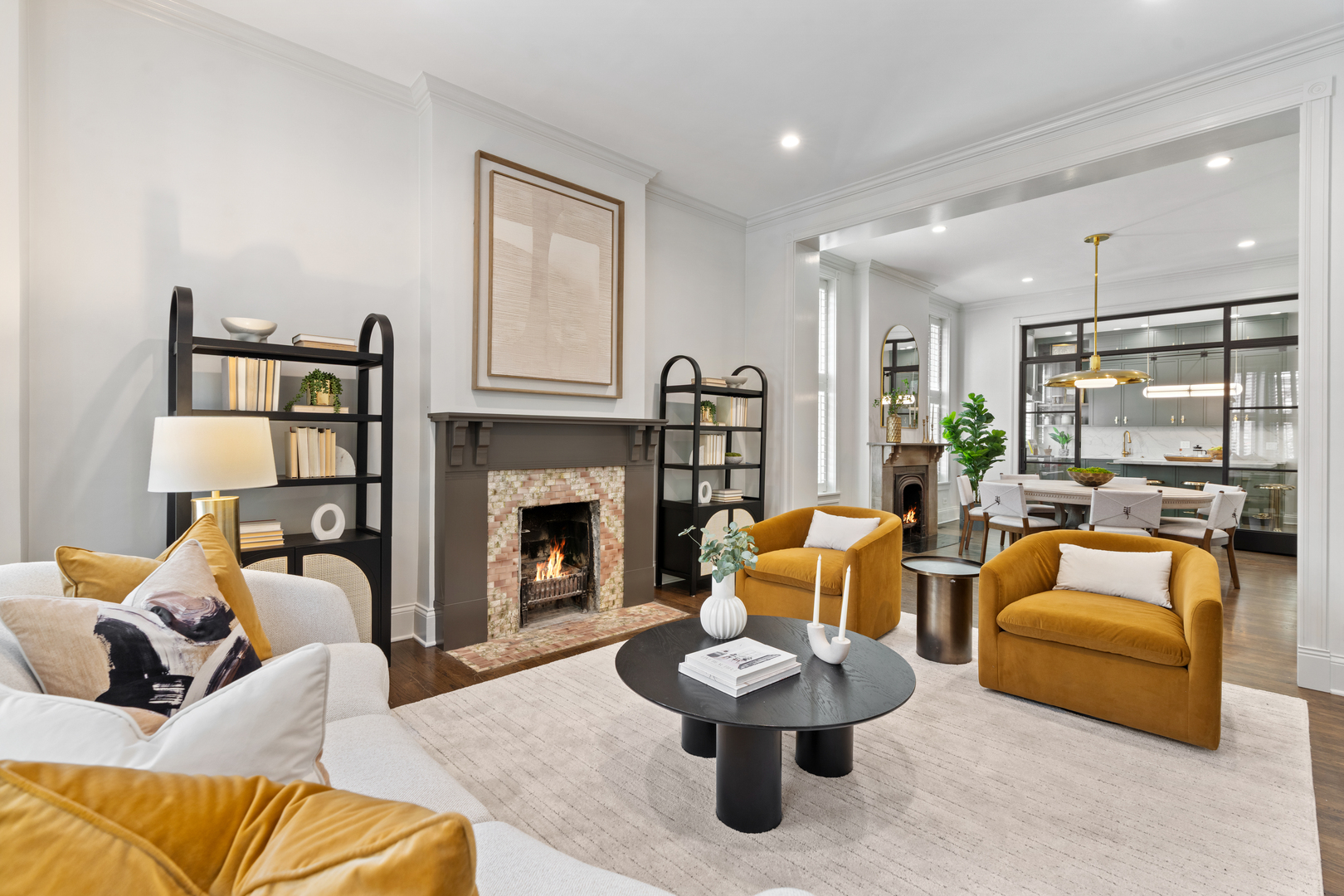 119 W Delaware Place