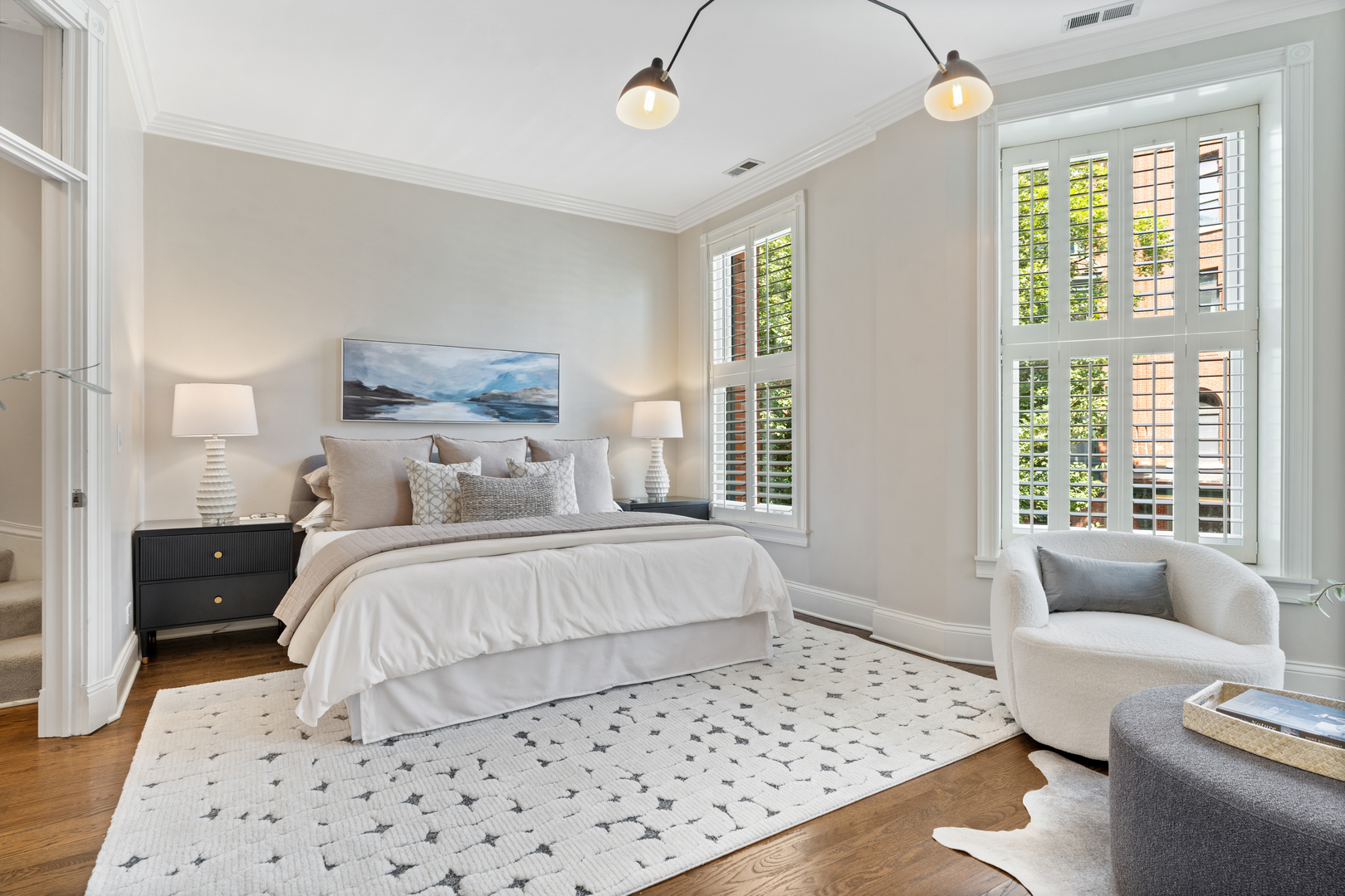 119 W Delaware Place